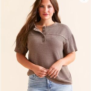 BKE Buckle Brown Waffle Knit Henley Short Sleeve Top Womens L Boho Casual